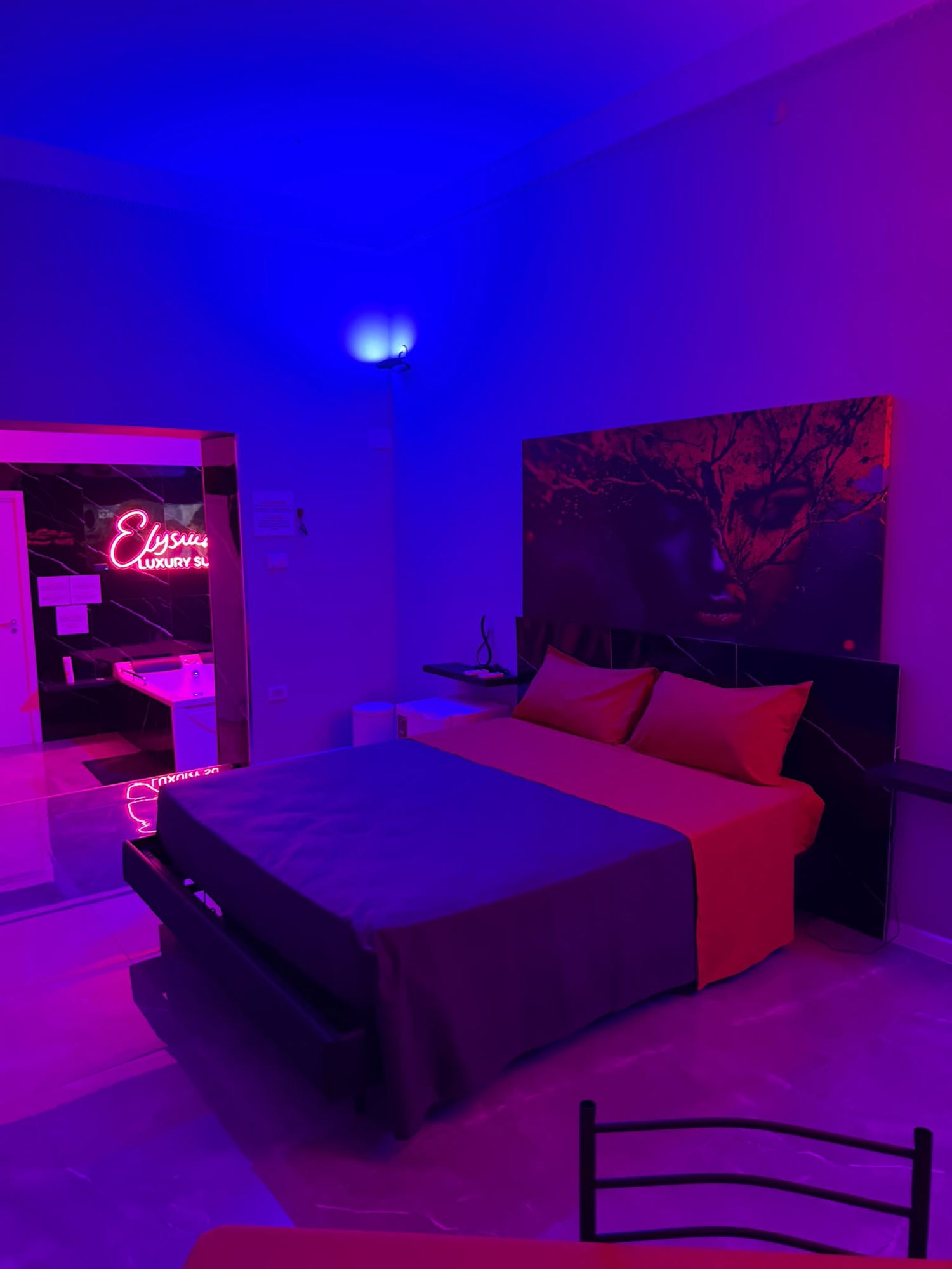 Camera da letto con illuminazione LED blu